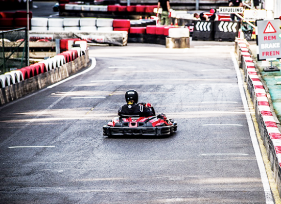 Karten in Ruisbroek bij Inkart: 3 heats karten op de in- en outdoor kartbaan.