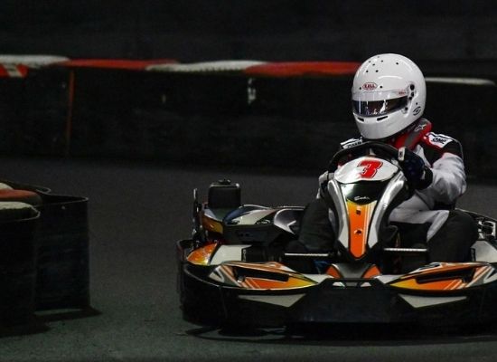 Karten in Limbourg bij HD Kart: ga 3 heats karten.